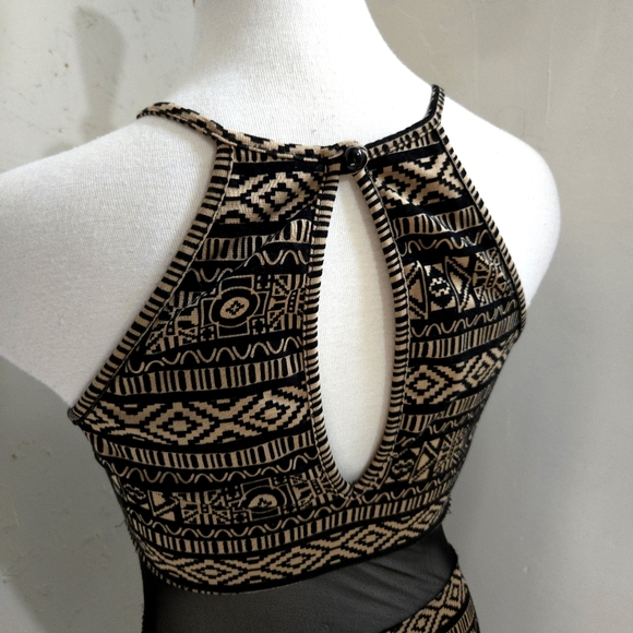 Lovley Day | Elegant Black and Brown Patterned Dress With Sheer Cut Out - Picture 8 of 13